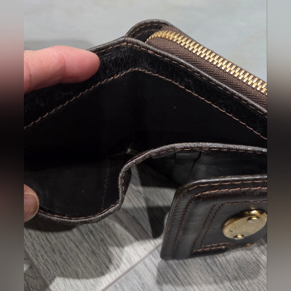 Chloé Brown Leather Wallet With Gold Hardware - Picture 11 of 15